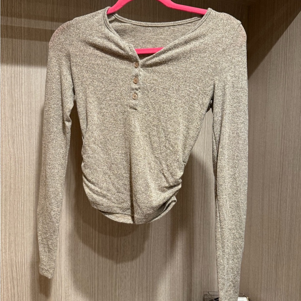 DAZY Women's Heather Oatmeal Long Sleeve Top